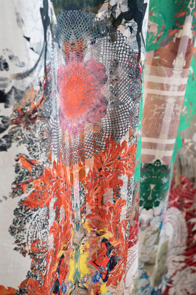 Totem Damask Velvet Fabric / image 3