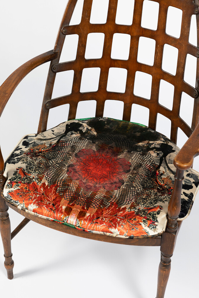 Totem Damask Wooden Lattice Chair / image 3