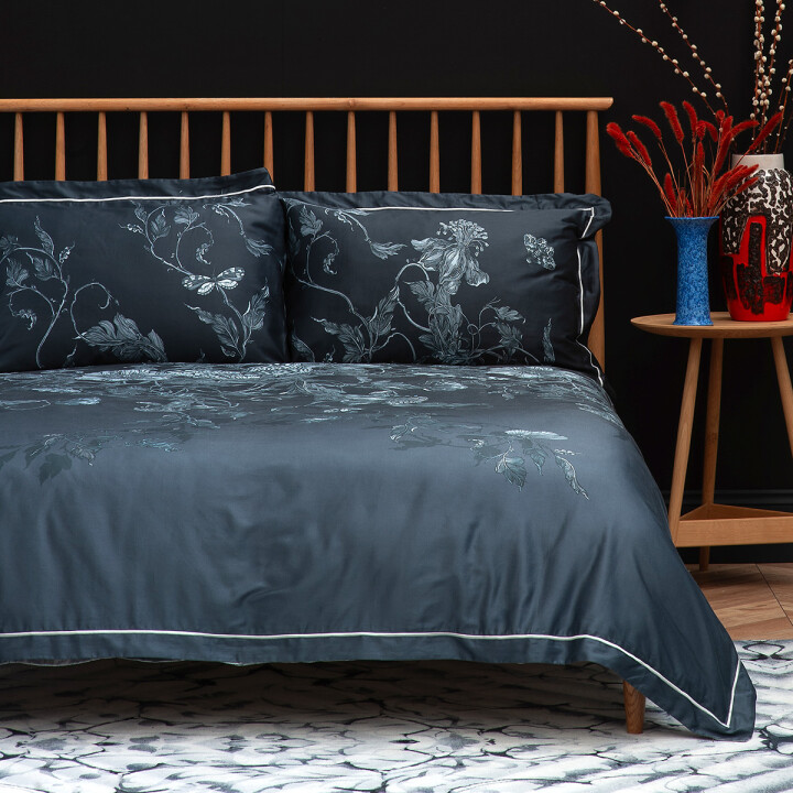 Tendril Spill Navy Duvet Set / image 1