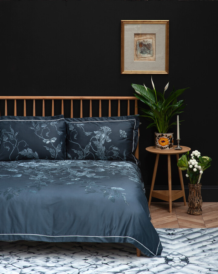 Tendril Spill Navy Duvet Set / image 3