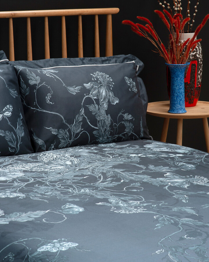 Tendril Spill Navy Duvet Set / image 2